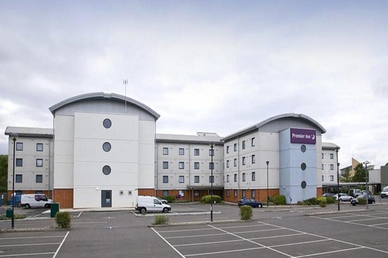 Premier Inn London Enfield Buitenkant foto