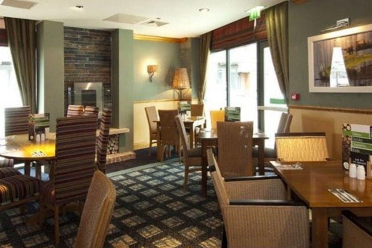 Premier Inn London Enfield Buitenkant foto