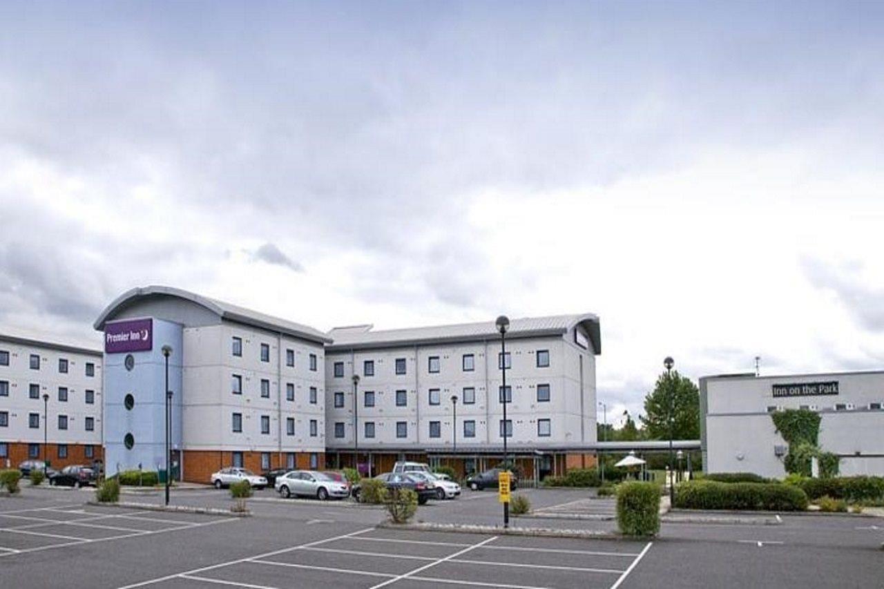 Premier Inn London Enfield Buitenkant foto
