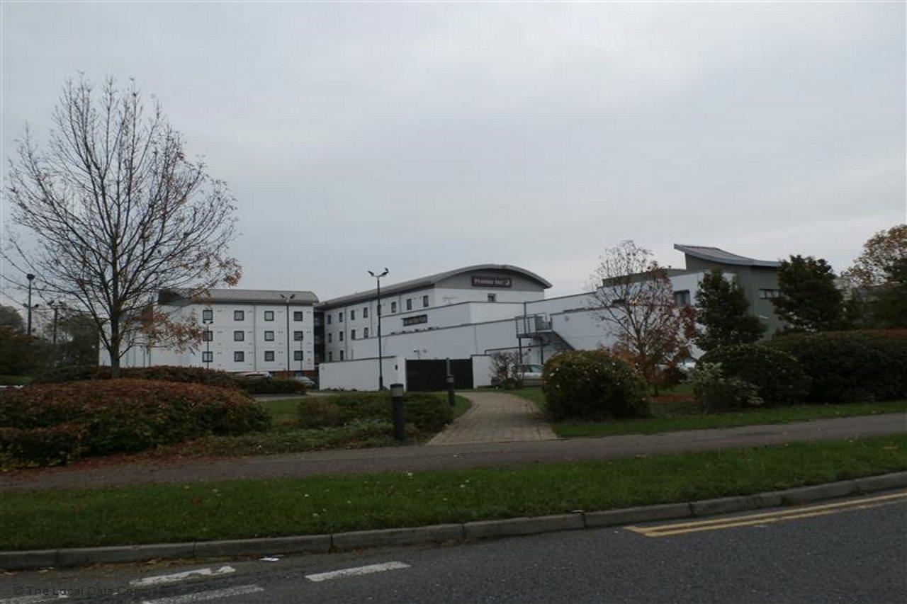 Premier Inn London Enfield Buitenkant foto