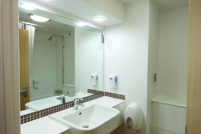 Premier Inn London Enfield Buitenkant foto