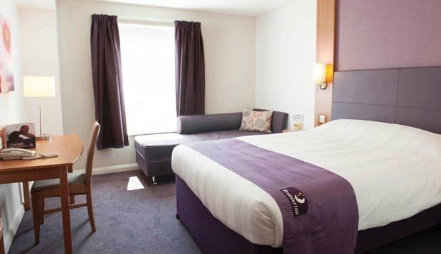 Premier Inn London Enfield Buitenkant foto